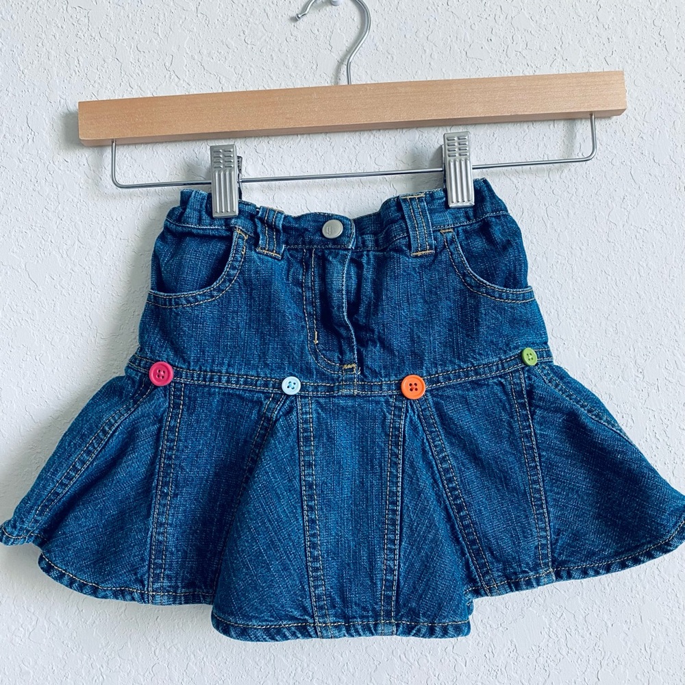 Gymboree Girls size 4 Denim skirt with built in shorts.